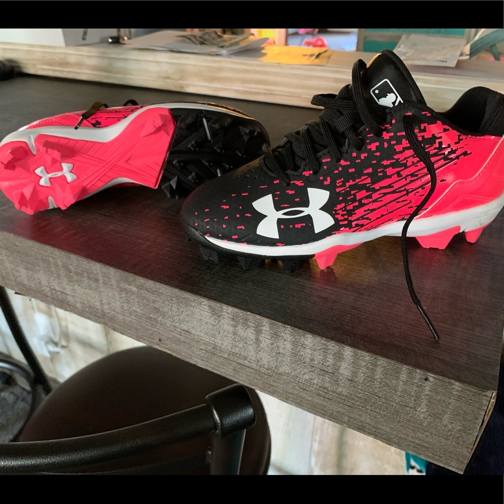 Girls softball cleats
